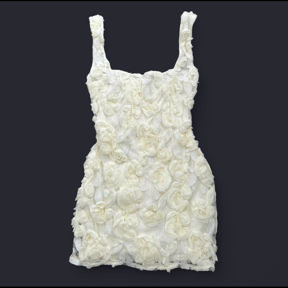 Lucy in the Sky “Textured Floral Bodycon Dress”